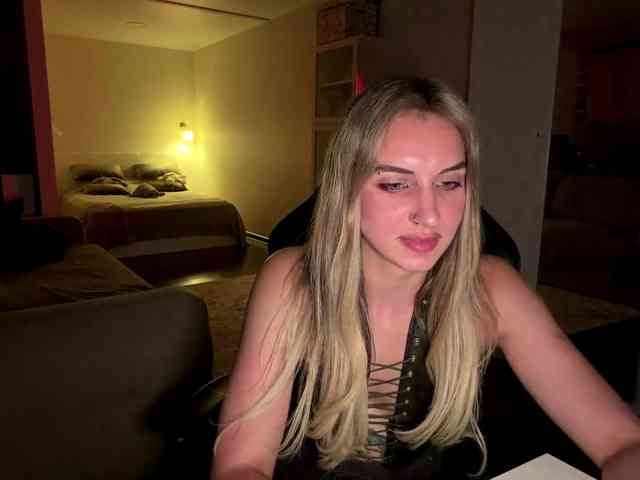 MissyKissy webcam
