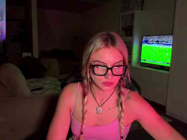 MissyKissy webcam