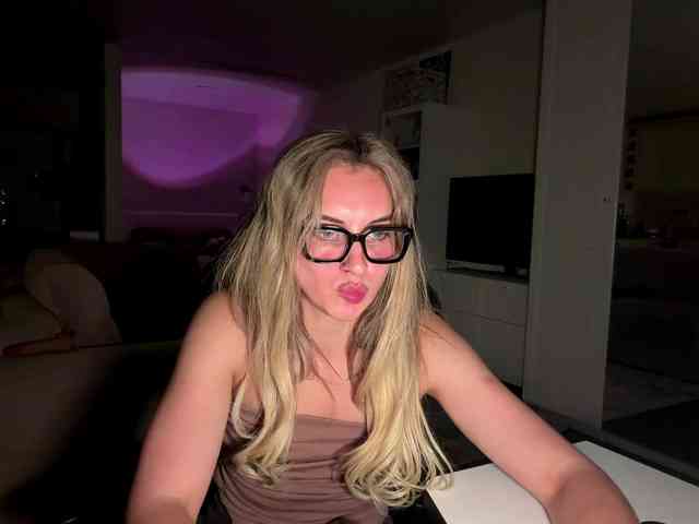 MissyKissy webcam