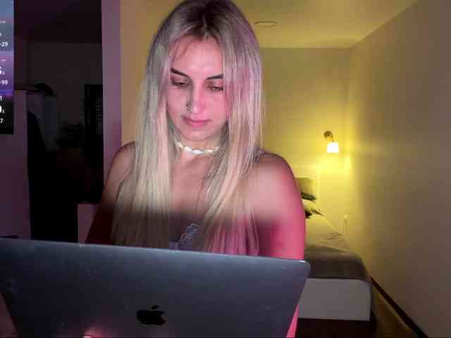 MissyKissy webcam