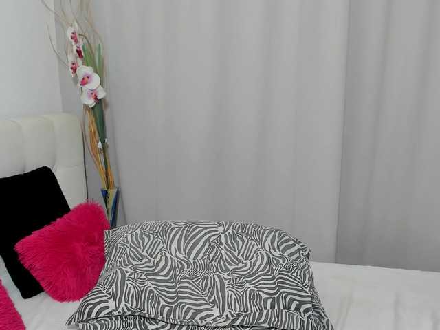 saradusk — live female cam