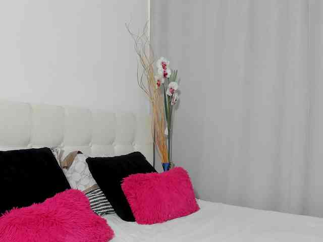 saradusk Live Webcam on BongaCams