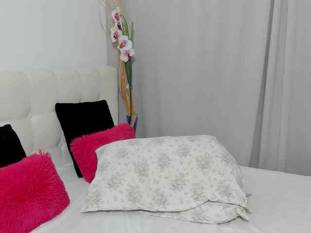 saradusk Live Webcam on BongaCams