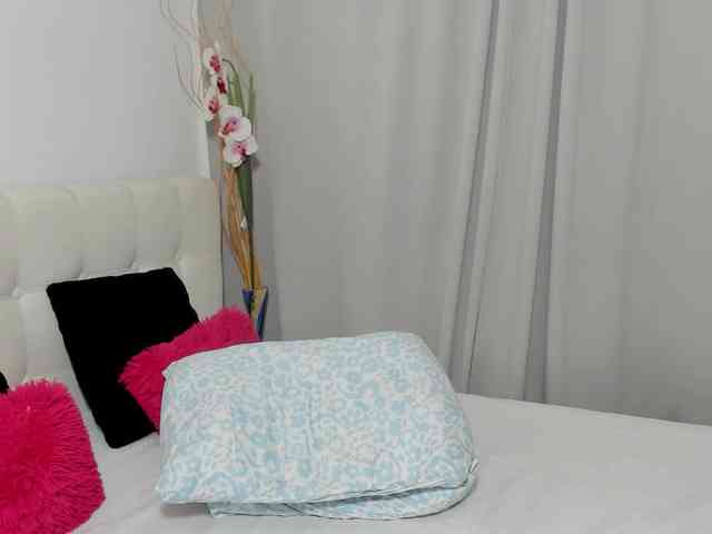 Saradusk's cam show statistics and live stream
