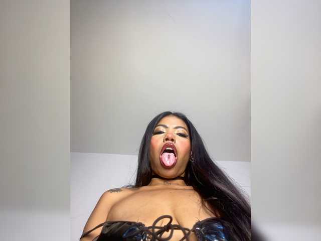 Karolsay live cam on BongaCams