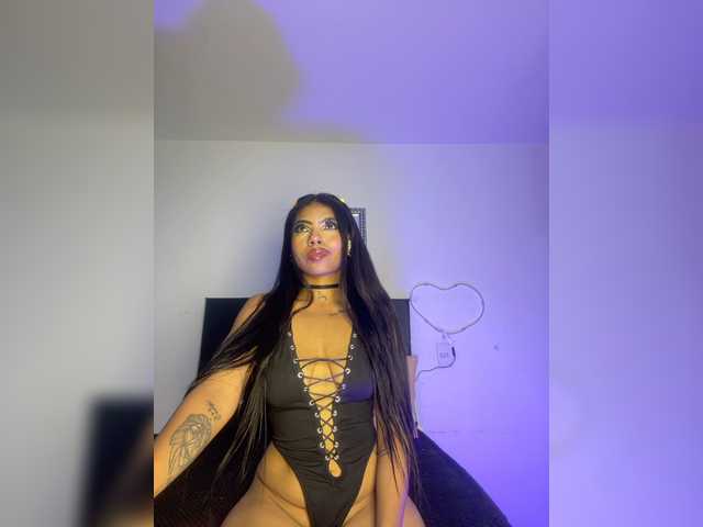 Karolsay live cam on BongaCams
