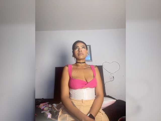 Karolsay live cam on BongaCams