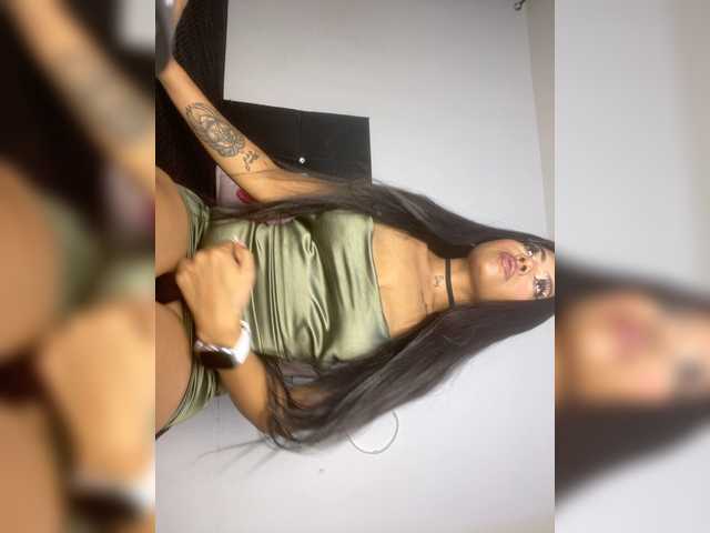 Karolsay live cam on BongaCams