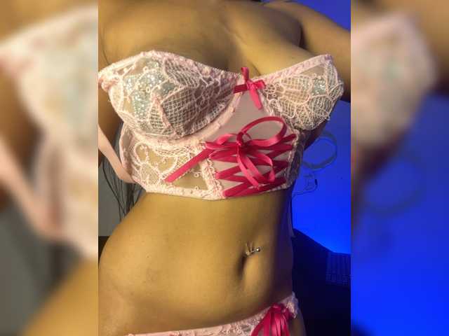 Karolsay live cam on BongaCams