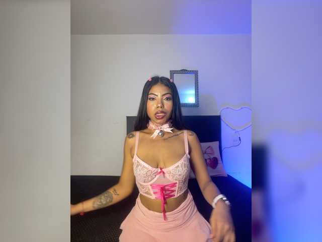 Karolsay live cam on BongaCams