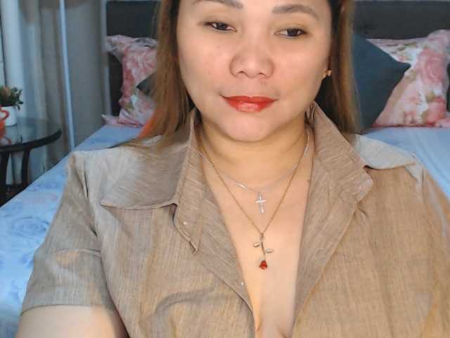AsianHotMama143 live cam preview