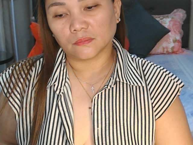 AsianHotMama143 live cam preview
