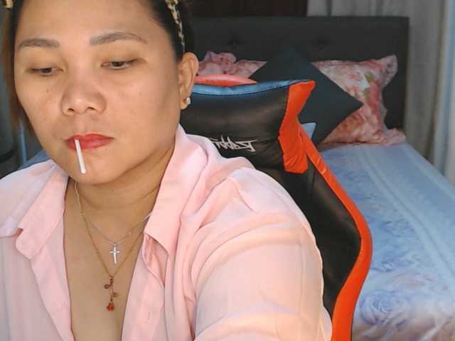 AsianHotMama143 live cam preview