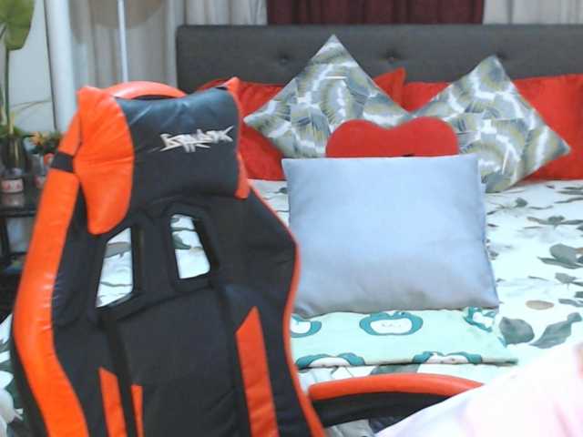 AsianHotMama143 live cam on BongaCams