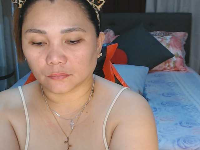 AsianHotMama143 live cam preview