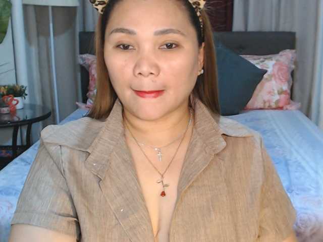 AsianHotMama143 live cam preview