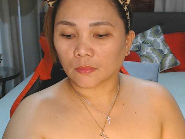 AsianHotMama143 live cam preview