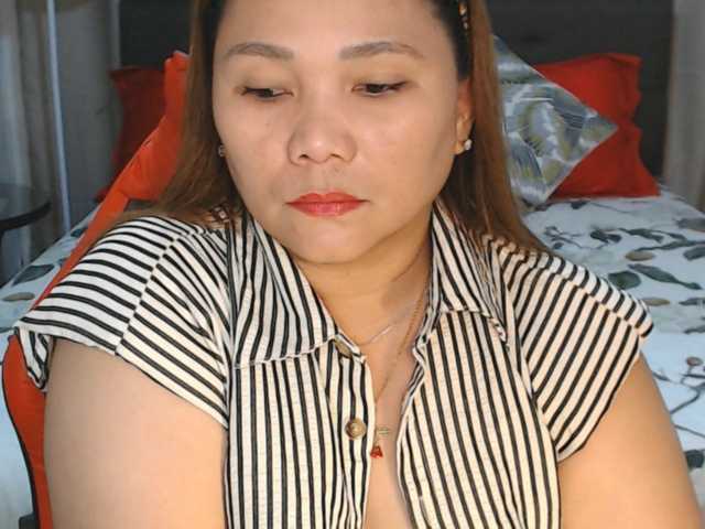 AsianHotMama143 live cam preview
