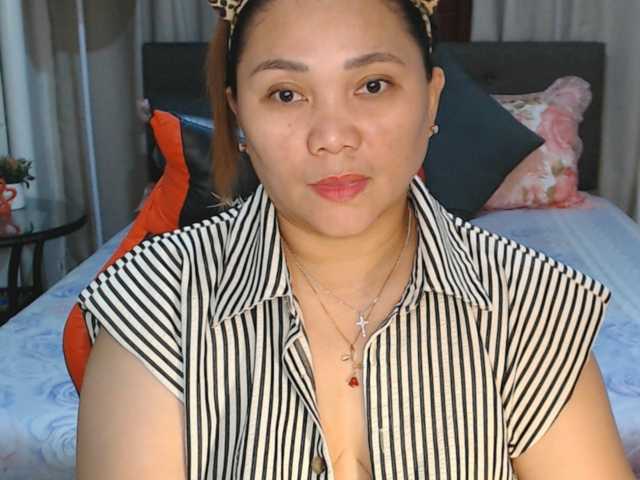 AsianHotMama143 live cam preview