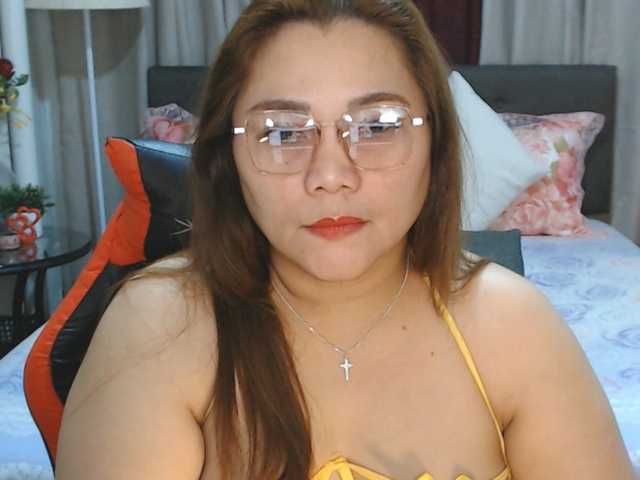 AsianHotMama143 live cam on BongaCams