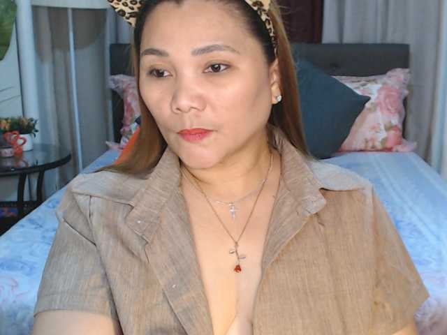 AsianHotMama143 live cam preview
