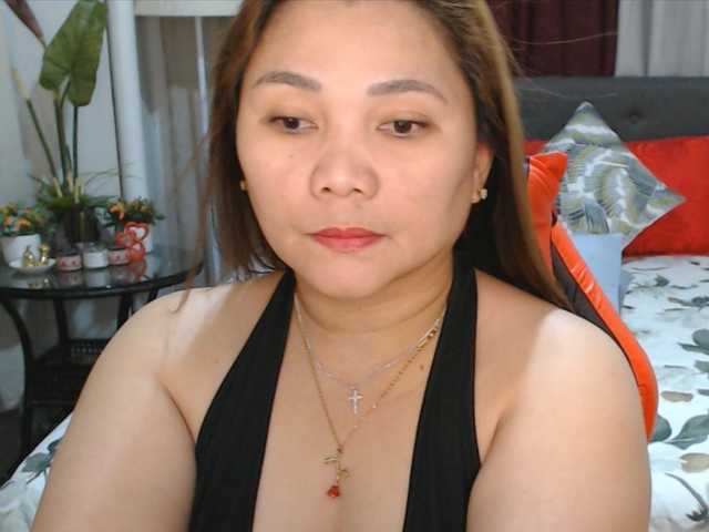 AsianHotMama143 live cam preview