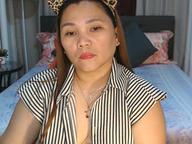 AsianHotMama143 live cam preview