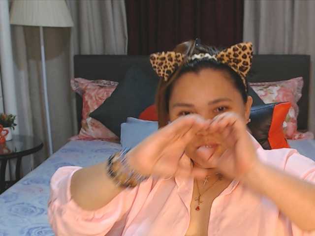 AsianHotMama143 live cam preview