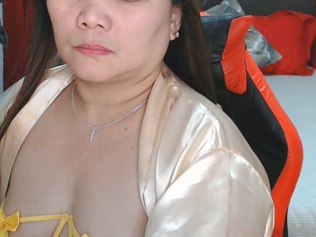 AsianHotMama143 live cam on BongaCams