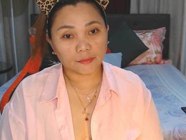 AsianHotMama143 live cam preview