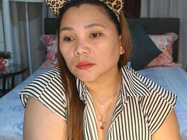 AsianHotMama143 live cam preview