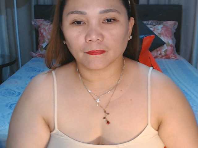 AsianHotMama143 live cam preview