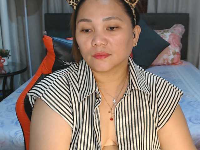 AsianHotMama143 live cam preview