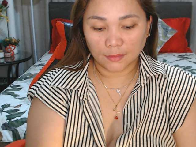AsianHotMama143 live cam preview