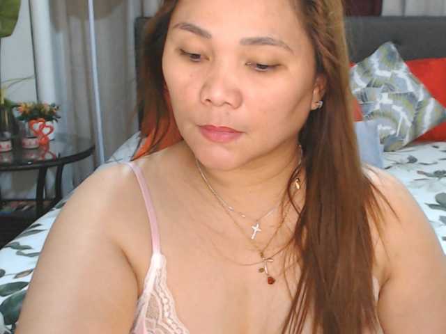 AsianHotMama143 live cam preview