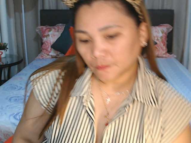 AsianHotMama143 live cam preview