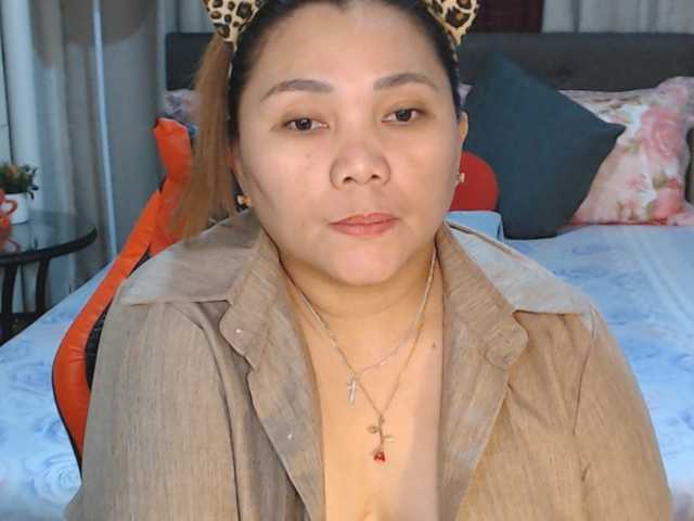 AsianHotMama143 live cam preview