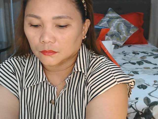 AsianHotMama143 live cam on BongaCams
