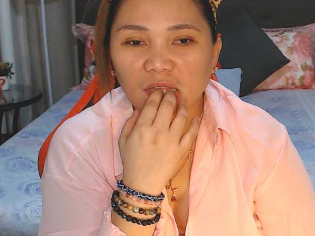 AsianHotMama143 live cam preview