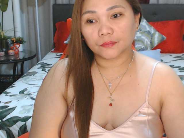 AsianHotMama143 live cam preview