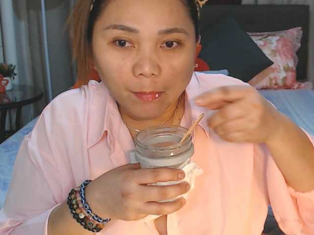 AsianHotMama143 live cam preview
