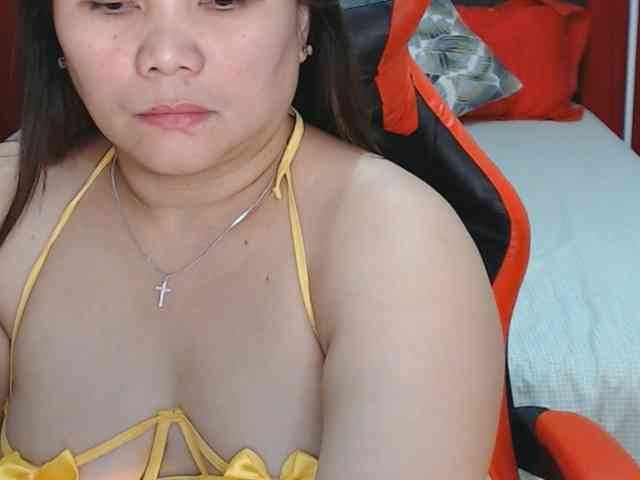 AsianHotMama143 webcam