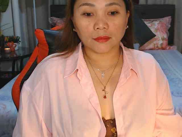 AsianHotMama143