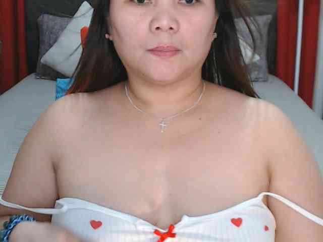 AsianHotMama143 webcam