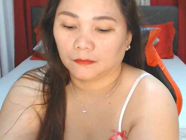 AsianHotMama143 webcam