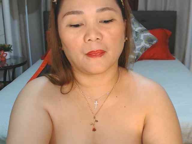 AsianHotMama143 webcam