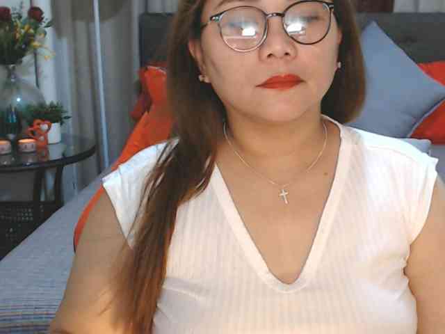 AsianHotMama143 webcam