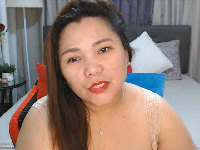 AsianHotMama143 webcam