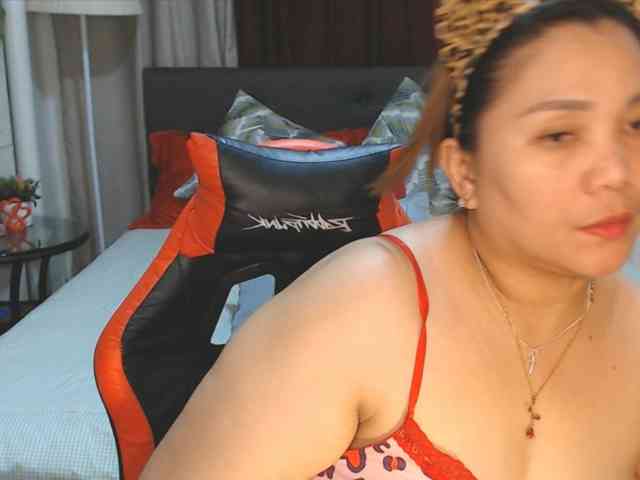 AsianHotMama143 webcam