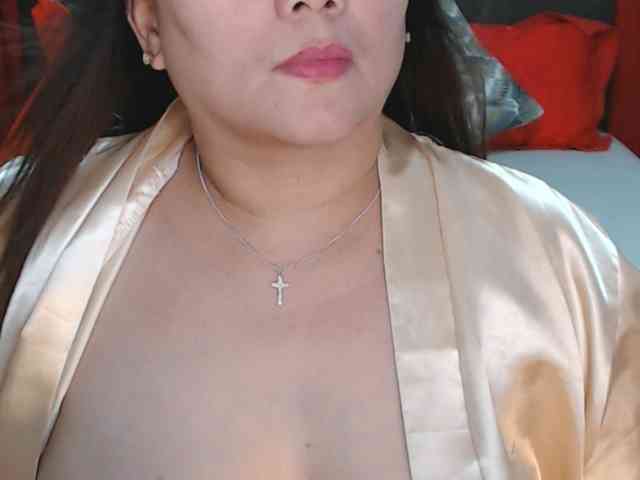 AsianHotMama143 webcam